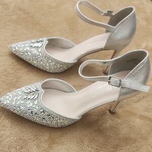 De Blossom Collection Glittering Silver Heels Sz 6.5